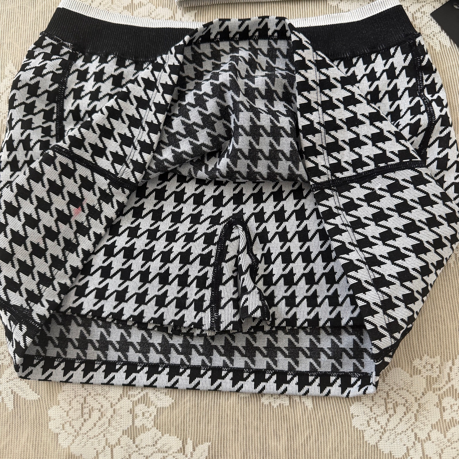 Astoria Activewear Houndstooth Skirt Set Top Size Xs / Skirt Size Small — image 3 of 4